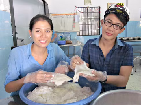 Người mẫu Trang Trần và những hình ảnh từ thiện đầy xúc động