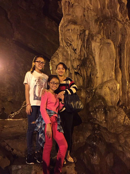 Thăm quan động Hương Tích. Thăm quan động Hương Tích.