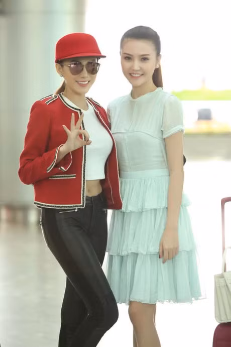 Ngoc Duyen cung hoc tro Ha Ho len duong den Victoria