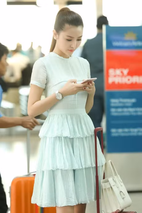 Ngoc Duyen cung hoc tro Ha Ho len duong den Victoria