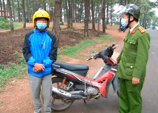 Tên biến thái chuyên khoe "của quý" trước phụ nữ tại nơi công cộng.