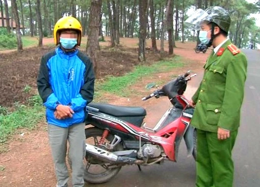 Tên biến thái chuyên khoe "của quý" trước phụ nữ tại nơi công cộng.