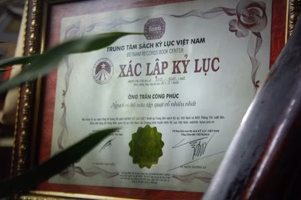 Tận thấy kho quạt cổ quý giá của ‘thần gió’ Hà thành ảnh 2