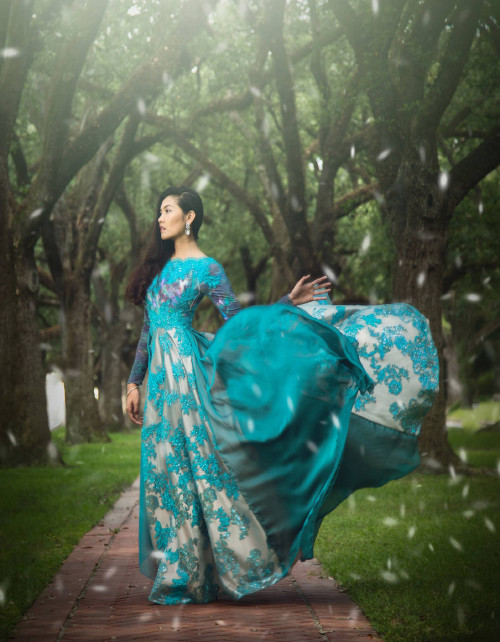 Phương chia sẻ: "Ba năm trước mình sang Mỹ học tập sau khi tốt nghiệp trường THPT Lê Quý Đôn (TPHCM). Mình may mắn khi được bắt đầu cuộc sống mới tại thành phố Houston - nơi có trung tâm y tế lớn nhất của tiểu bang Texas, của nước Mỹ và cũng là trung tâm y tế lớn nhất của thế giới - Texas Medical Center. Hiện mình học cử nhân về chẩn đoán hình ảnh y tế liên quan đến y học phóng xạ tại bệnh viện đứng đầu thế giới về trị liệu ung thư UT MD Anderson Cancer Center". titleaa-page-2-3