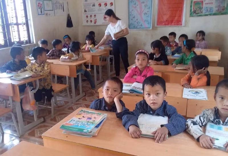 Học sinh đầy đủ sách giáo khoa sẽ góp phần nâng cao chất lượng dạy học. Ảnh: NTCC