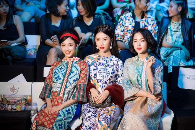 Bộ phim Cô Ba Sài Gòn đã để lại ấn tượng trong lòng khán giả, trong đó phải kể đến các mẫu áo dài họa tiết gạch bông bắt mắt. Những bộ áo dài tân thời nhưng vẫn có hơi thở retro sẽ khiến bạn tạo được dấu ấn trong mắt người đối diện vào dịp năm mới. Ảnh: Phí Quỳnh Anh. Tet 2020 nen mac kieu ao dai nao vua dep vua ton dang? hinh anh 3 VIFW_2017_Phi_Quynh_Anh.jpg