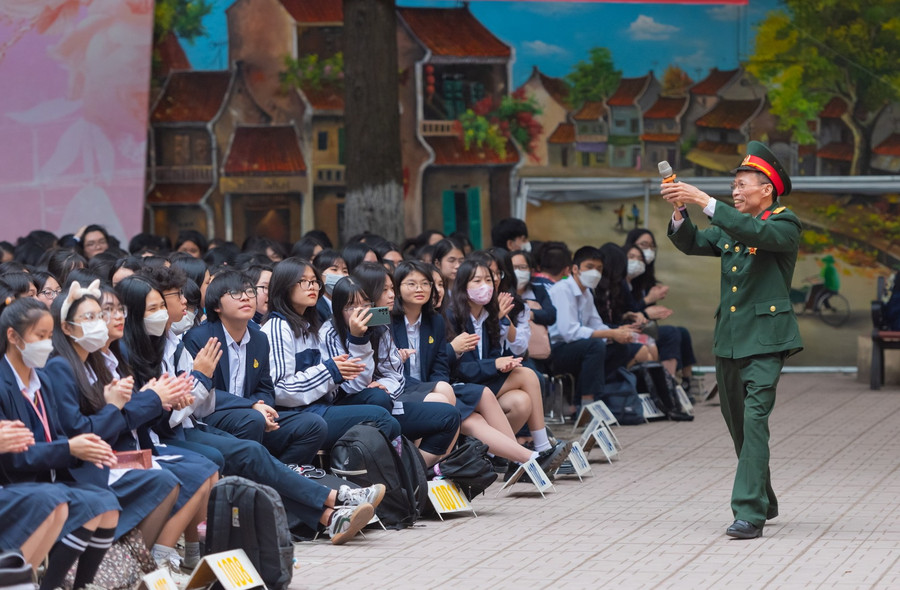 Một buổi sinh hoạt ngoại khoá giáo dục truyền thống của học sinh Trường THPT Việt Đức (Hà Nội). Ảnh: NTCC Một buổi sinh hoạt ngoại khoá giáo dục truyền thống của học sinh Trường THPT Việt Đức (Hà Nội). Ảnh: NTCC