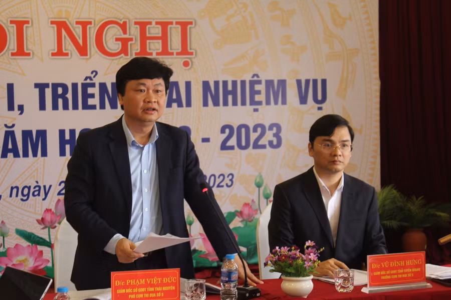 PGS-TS Phạm Việt Đức, Giám đốc Sở Giáo dục và Đào tạo tỉnh Thái Nguyên, phát biểu trao đổi, đóng góp ý kiến về phương hướng, nhiệm vụ học kỳ II năm học 2022-2023.