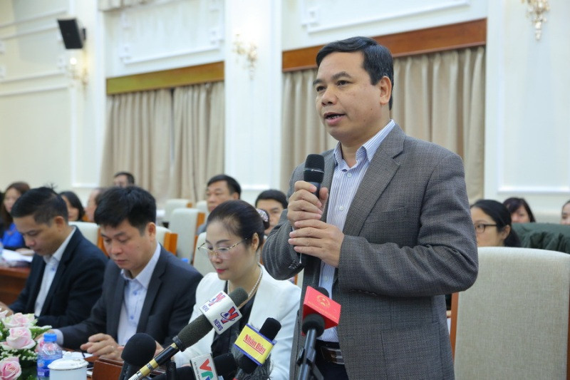 Ông Hoàng Đức Minh trao đổi tại họp báo. Ảnh: Bá Hải Ông Hoàng Đức Minh trao đổi tại họp báo. Ảnh: Bá Hải