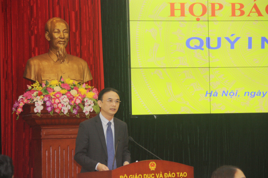 Ông Nguyễn Viết Lộc - Chánh Văn phòng Bộ GDĐT phát biểu tại họp báo