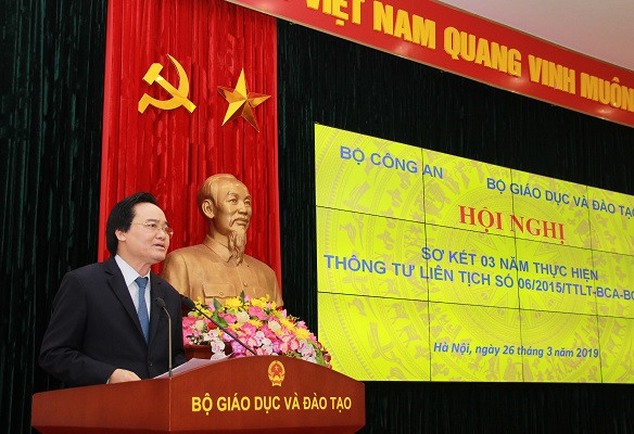 Bộ trưởng Bộ GDĐT Phùng Xuân Nhạ, phát biểu tại hội nghị.