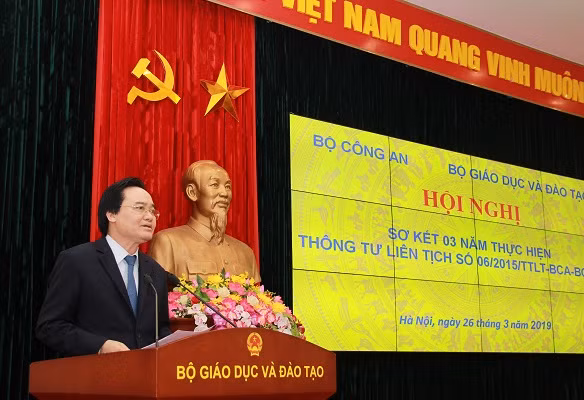 Bộ trưởng Bộ GDĐT Phùng Xuân Nhạ, phát biểu tại hội nghị.