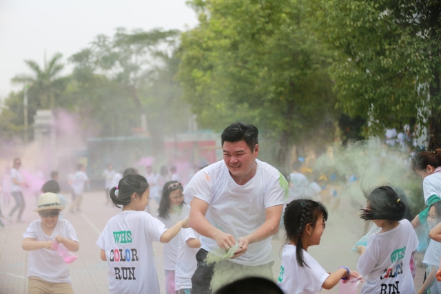 Học sinh hào hứng với giải chạy marathon Color Run