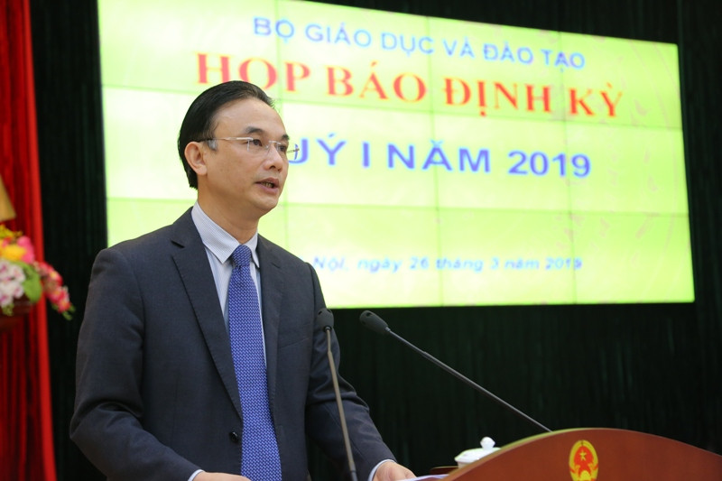 Ông Nguyễn Viết Lộc - Chánh Văn phòng Bộ GDĐT phát biểu tại họp báo. Ảnh: Bá Hải