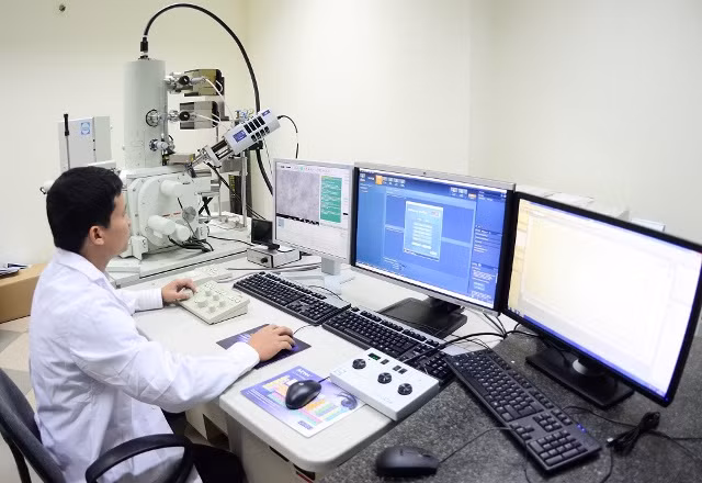 Hình ảnh một phòng thí nghiệm hiện đại tại Trường ĐH Bách khoa Hà Nội