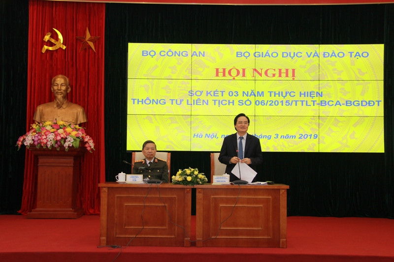 Bộ trưởng Bộ Công an Tô Lâm, Bộ trưởng Bộ GDĐT Phùng Xuân Nhạ, chủ trì hội nghị.