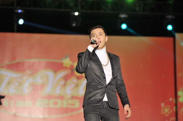 Hồ Ngọc Hà “nóng bỏng” khuấy động đêm nhạc sinh viên ảnh 16