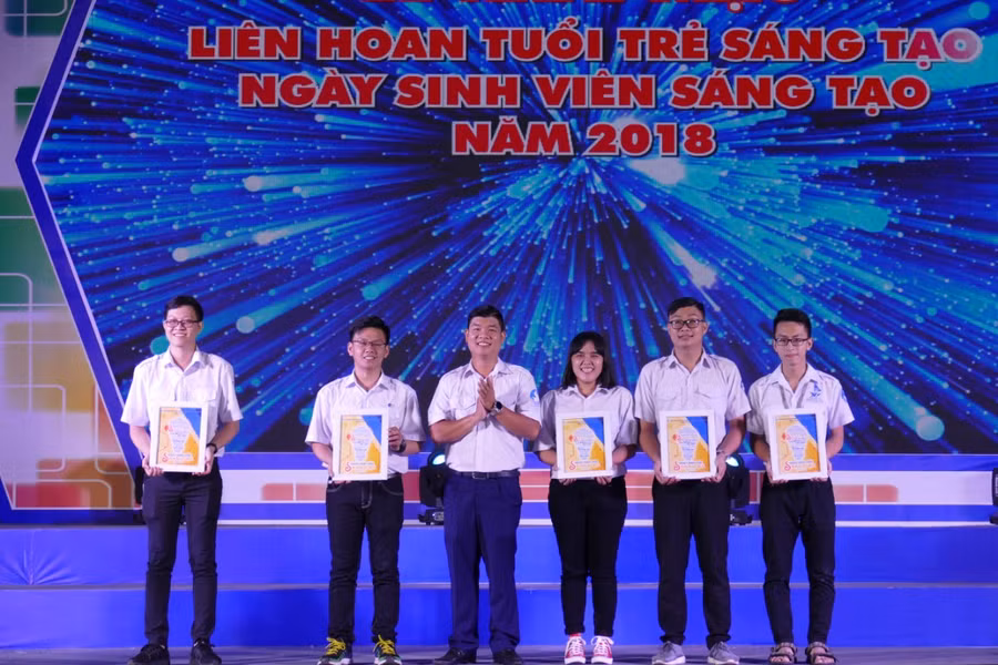 Các tập thể và cá nhân tiêu biểu của Thành đoàn TP. Hồ chí minh