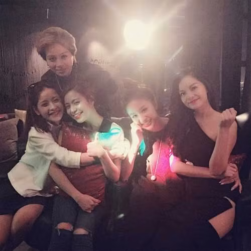 Con gái Vũ Thu Phương tinh nghịch khi đi tiêm phòng - 8