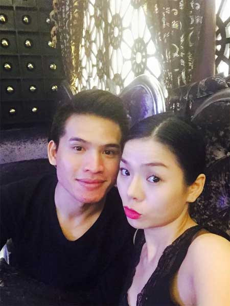 Con gái Vũ Thu Phương tinh nghịch khi đi tiêm phòng - 7