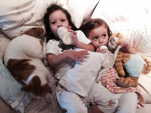 Con gái Vũ Thu Phương tinh nghịch khi đi tiêm phòng - 6