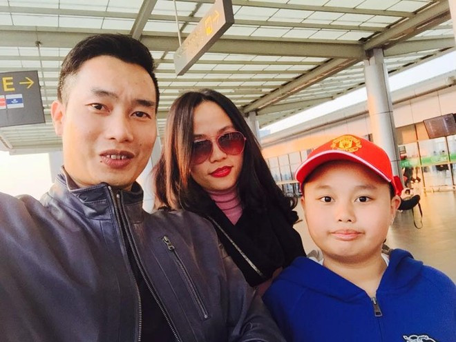 Hoa Thanh Tùng: VTV đã se duyên giúp MC – BTV Hoa Thanh Tùng có được người vợ như hiện nay. Quãng thời gian MC Hoa Thanh Tùng làm SV 2000 tại Đà Nẵng, anh đã đem lòng yêu một sinh viên đội tuyển Đà Nẵng. Tổ ấm hạnh phúc của các MC truyền hình nổi tiếng