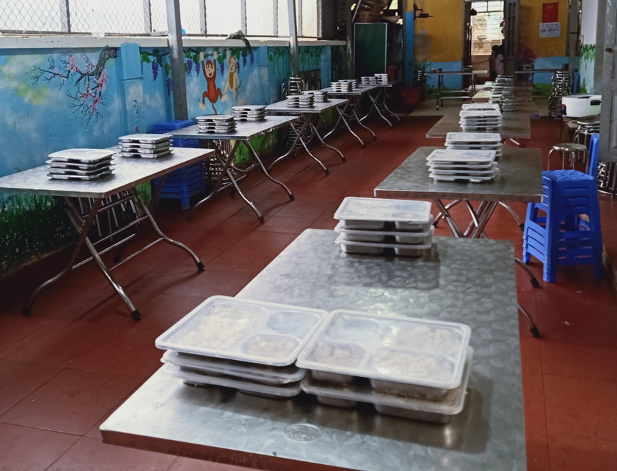 Bếp ăn của Trường Tiểu học Đoàn Kết, xã Ma Li Pho, huyện Phong Thổ được bố trí gọn gàng.