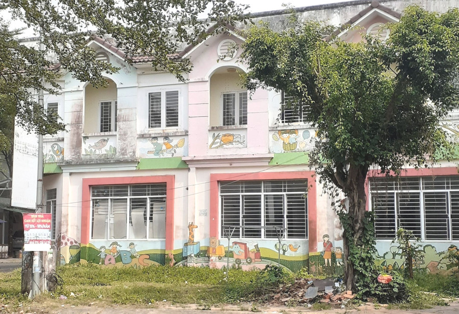 Trường mầm non tại Khu dân cư T.T (quận Cái Răng, TP Cần Thơ) bị bỏ hoang nhiều năm.