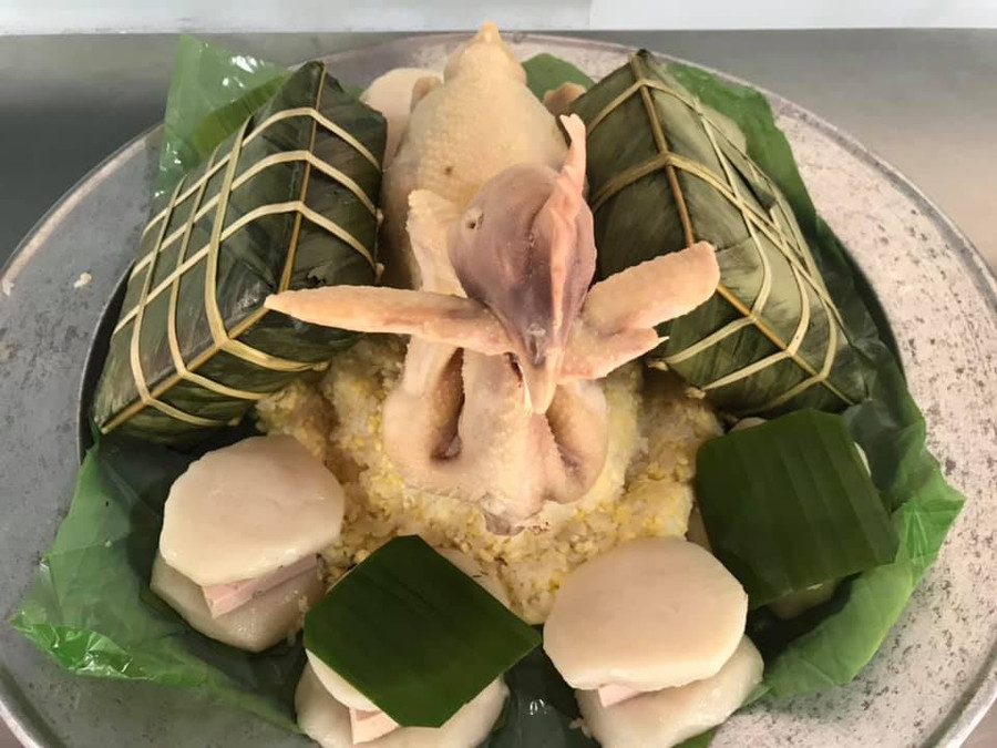 Mâm cỗ do học sinh Trường THPT Lê Quý Đôn chuẩn bị