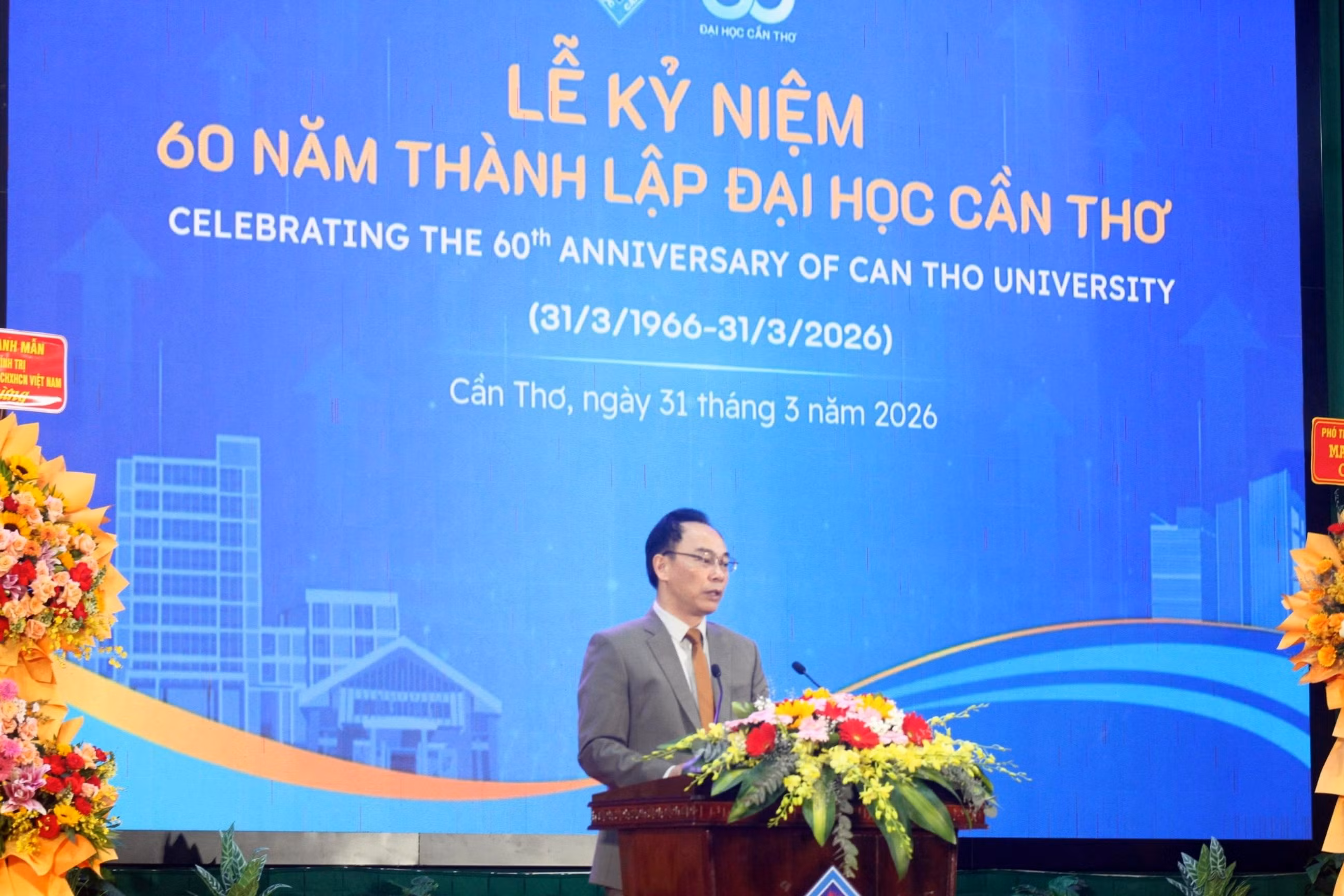 Quyền Bộ trưởng Hoàng Minh Sơn đánh giá cao những thành tựu mà Đại học Cần Thơ đạt được suốt 6 thập kỷ qua. z7675967317394-448151ff47eefeec982c6aeb0151295f-7531.jpg