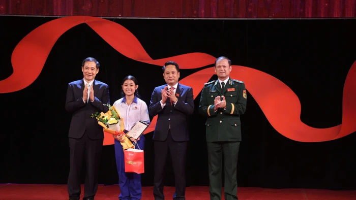Em Nguyễn Thị Ngọc Kim Oanh - học sinh lớp 10D1, Trường THPT Hòa Đa (tỉnh Lâm Đồng) đạt giải Nhất.