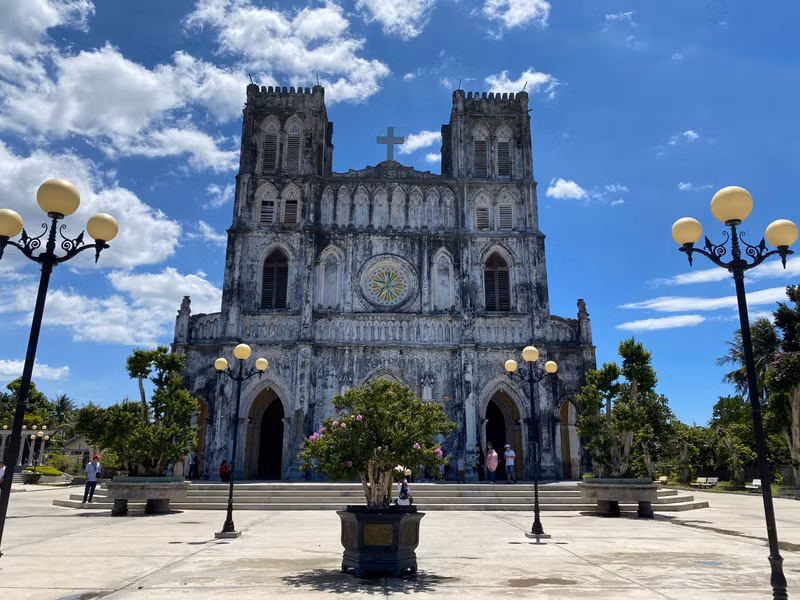 Khám phá nhà thờ cổ, nơi lưu giữ quyển sách đầu tiên viết bằng chữ quốc ngữ