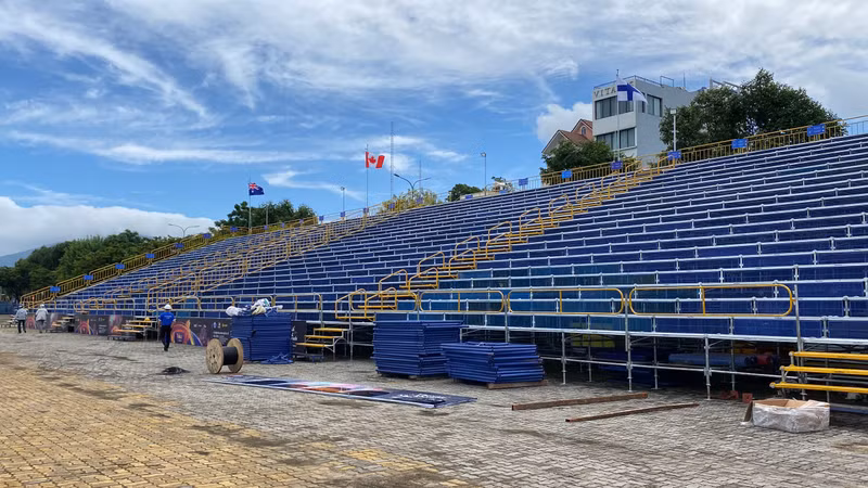 Theo ông Hưng, khán đài của DIFF có quy mô hơn 5.000 chỗ ngồi, với 3 phân khu với 8 khu vực, tổng diện tích khoảng 9.500m2. Ảnh: Hoàng Vinh. Cận cảnh trận địa pháo hoa tại DIFF 2023