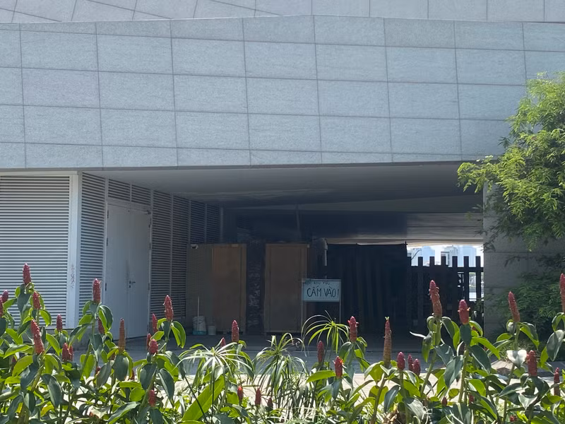 Cận cảnh bến du thuyền bỏ hoang ở bên bờ sông Hàn