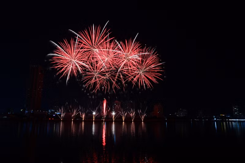 Mãn nhãn màn so kè chưa từng thấy giữa đội pháo hoa Mỹ và Italia