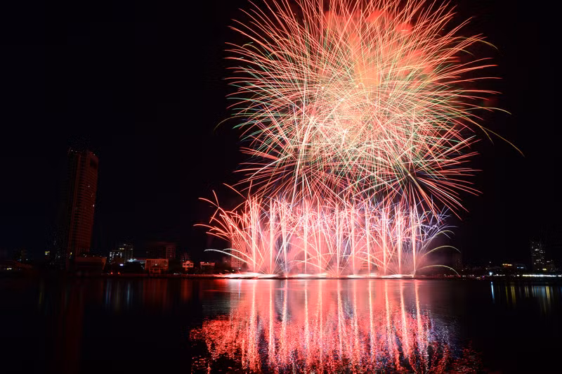 Mãn nhãn màn so kè chưa từng thấy giữa đội pháo hoa Mỹ và Italia