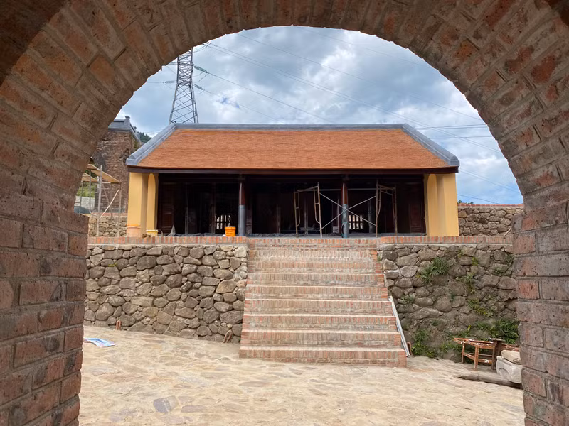 Công trình nhà trú sở, nhà vũ khố (3 gian) được phục hồi theo dấu tích khảo cổ và nguồn ảnh tư liệu. Ảnh: H.Vinh. Hải Vân quan ‘lột xác’ sau gần 2 năm trùng tu