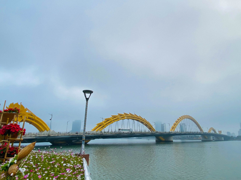 Phố phường Đà Nẵng ‘chìm’ trong sương mù