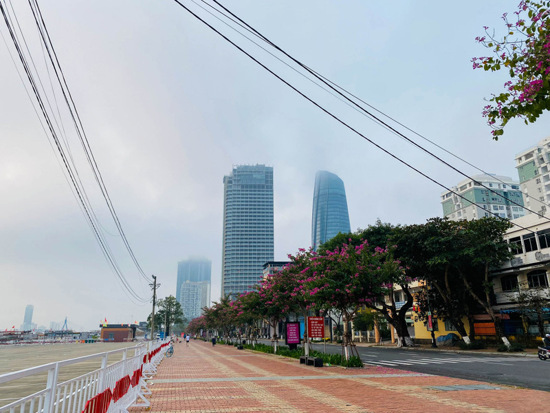 Phố phường Đà Nẵng ‘chìm’ trong sương mù