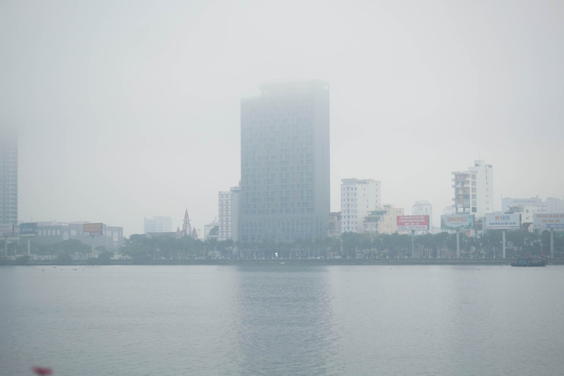 Phố phường Đà Nẵng ‘chìm’ trong sương mù