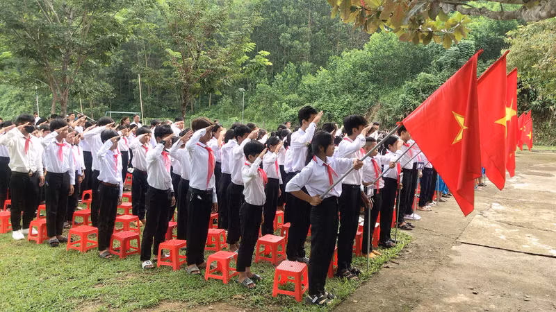Đậm sắc màu văn hóa ngày khai giảng nơi vùng xa