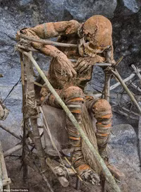Dựng tóc gáy với những cái xác hun khói ở Papua New Guinea ảnh 11