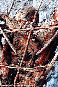 Dựng tóc gáy với những cái xác hun khói ở Papua New Guinea ảnh 4