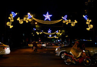 Hà Nội rực rỡ đèn đêm đón ngày Giải phóng Thủ đô - Ảnh 8