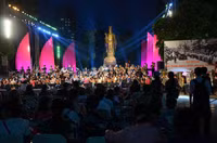 Hà Nội rực rỡ đèn đêm đón ngày Giải phóng Thủ đô - Ảnh 2