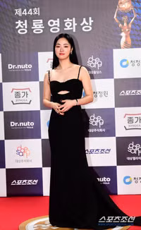 10 bộ váy đẹp nhất tại lễ trao giải thưởng điện ảnh danh giá Hàn Quốc