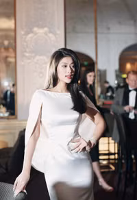 Hoa hậu Thiên Ân khoe vòng eo con kiến đẹp hút mắt trên thảm đỏ quốc tế