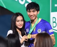 Cặp đôi đẹp nhất nhì làng bóng đá Việt ấn định ngày cưới