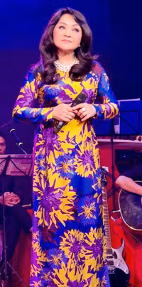 Danh ca Hương Lan trẻ trung, cuộc sống viên mãn ở tuổi U70