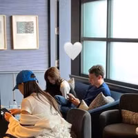 LISA (BLACKPINK) được con trai tỷ phú giàu nhất thế giới chăm sóc ngọt ngào 